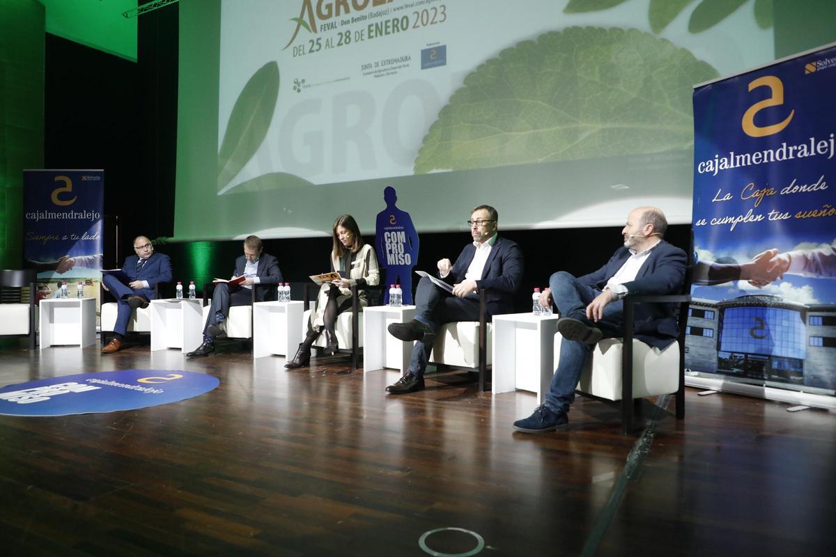 Las jornadas monográficas centradas en el Agua y en la PAC fueron bien acogidas por los agricultores.