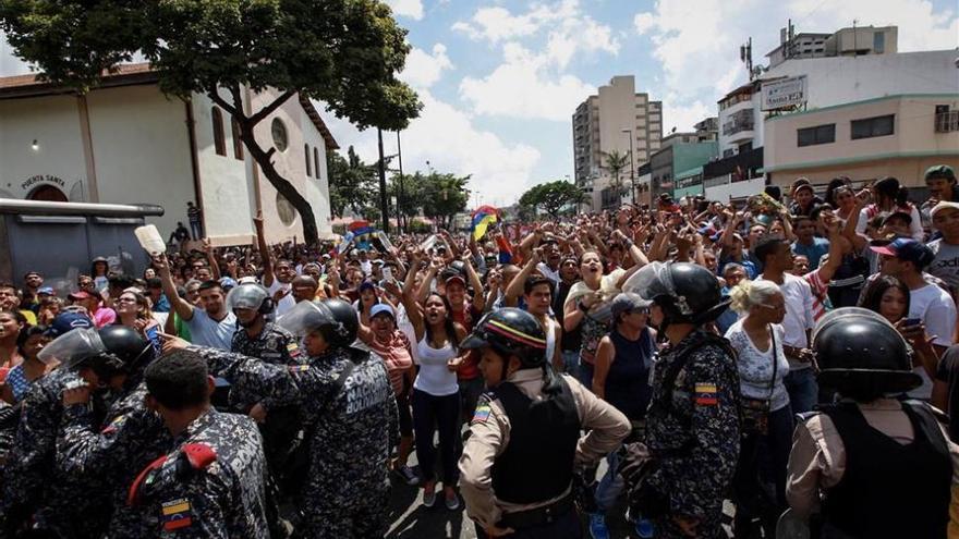 Dos muertos por ataque de grupo armado en la consulta opositora en Caracas