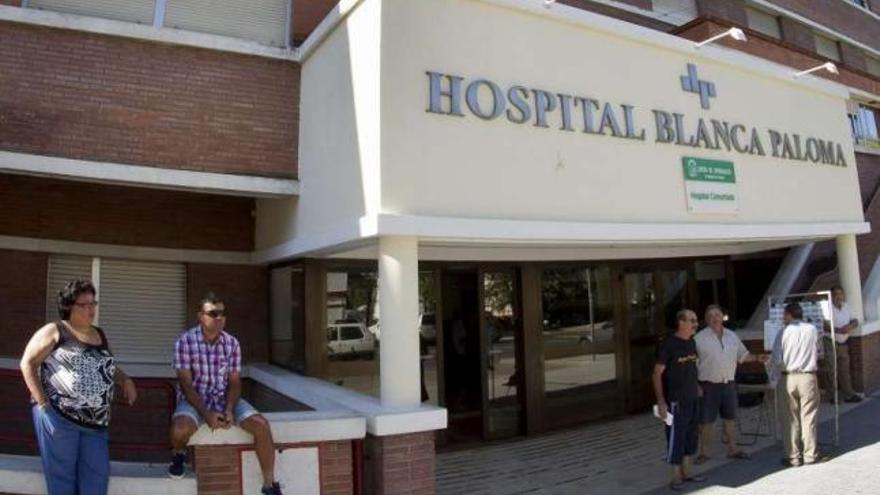 Hospital de Huelva en el que permanece ingresada la paciente. / efe