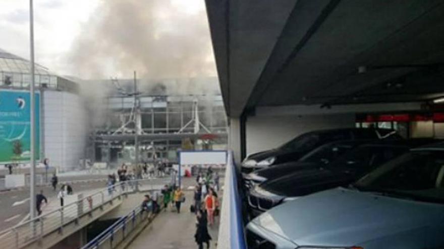 Decenas de muertos y heridos 
en el aeropuerto y el metro de Bruselas