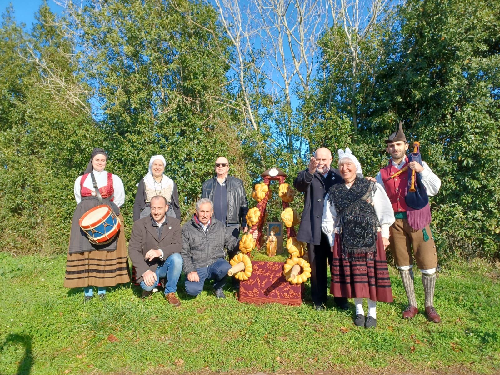 En imágenes: así fue la fiesta de Reyes y la ofrenda del ramu de Priesca (Villaviciosa)