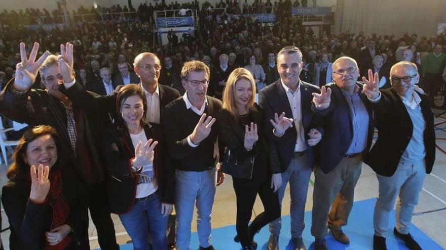 Candidatos del PP de Ourense con Feijóo, Baltar y Jesús Vázquez, en la lucha por mantener el tercer escaño. // Jesús Regal