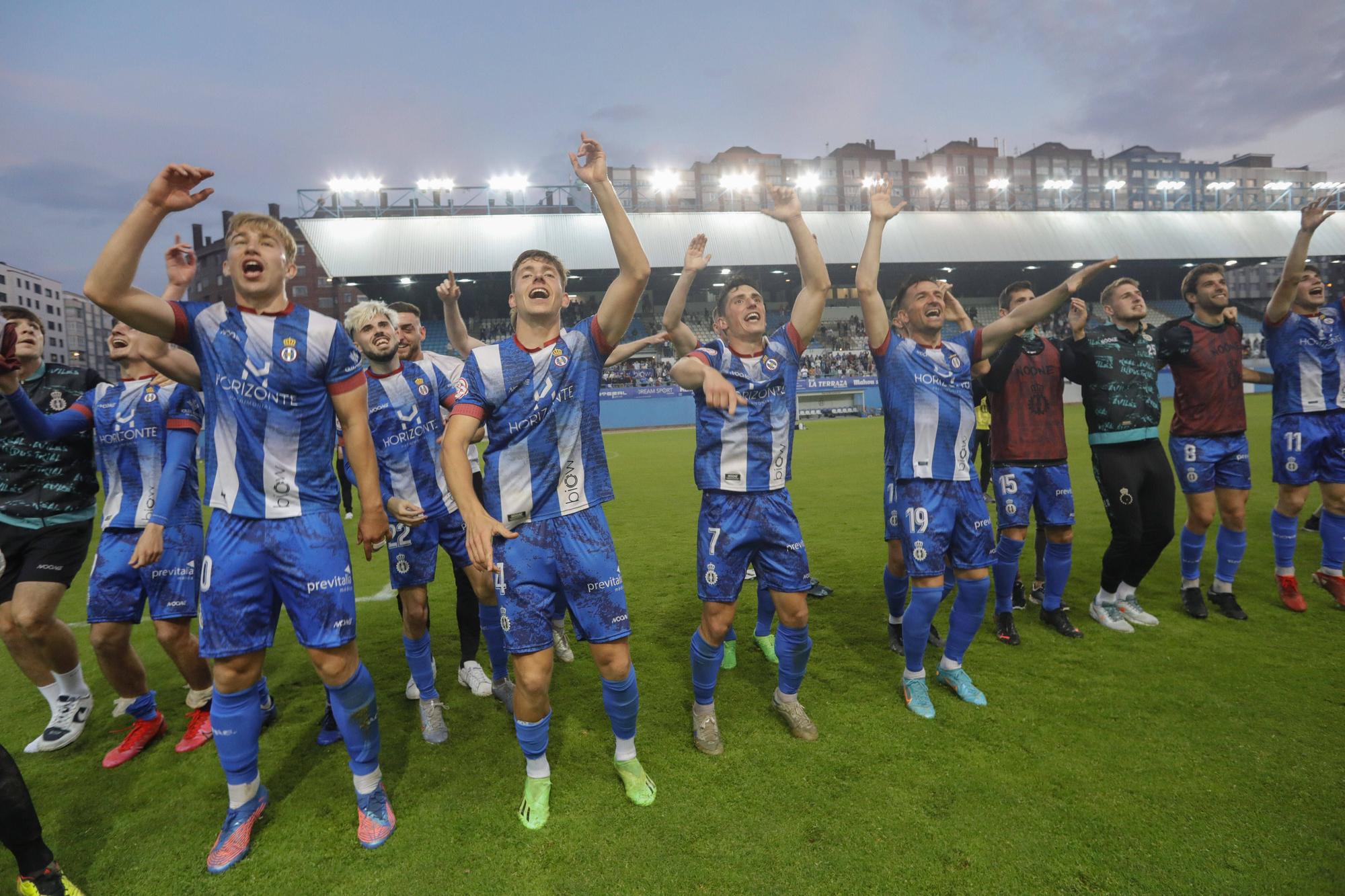 Las mejores imágenes del éxito del Avilés: los blanquiazules ganan 3-0 al Gérnika con la afición volcada