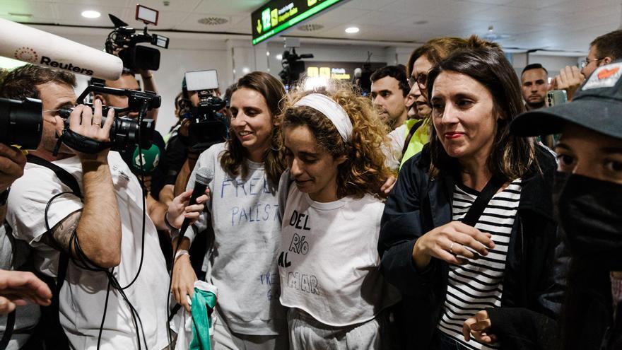 La llegada de Lucía Muñoz y Alejandra Martínez a Barajas en imágenes La llegada de Lucía Muñoz y Alejandra Martínez a Barajas en imágenes