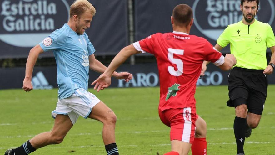 Álex Vila mantiene con vida al Celta C