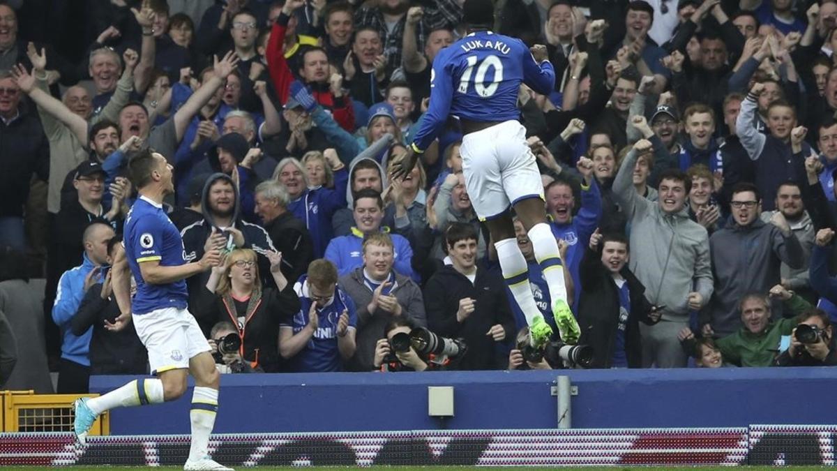 Lukaku, del Everton, celebra un gol al Leicester.