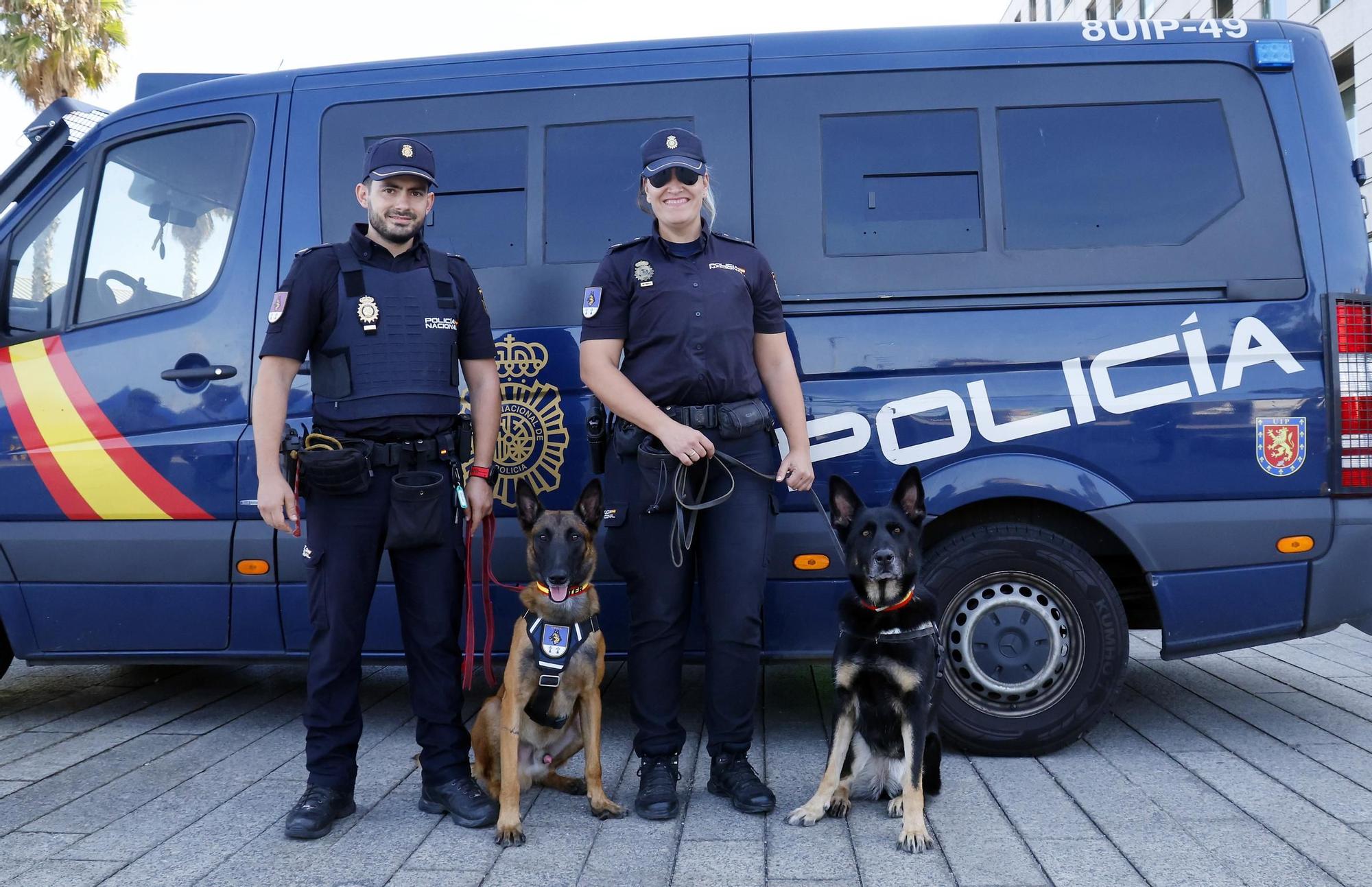 Los perros policía y el robot Sira, protagonistas en la "Exposición de Medios" de la Policía Nacional