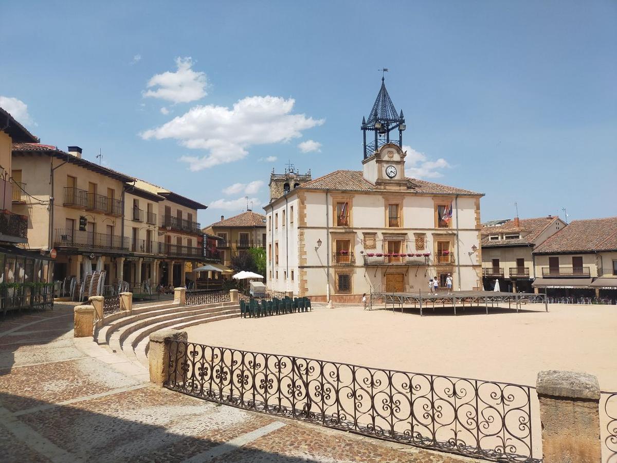 Plaza Mayor de Riaza, Segovia.