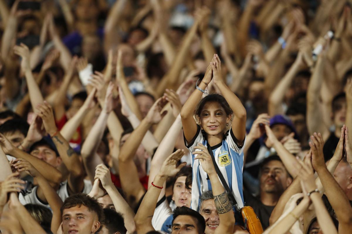  Los aficionados argentinos en las gradas después del partido amistoso contra Panamá.