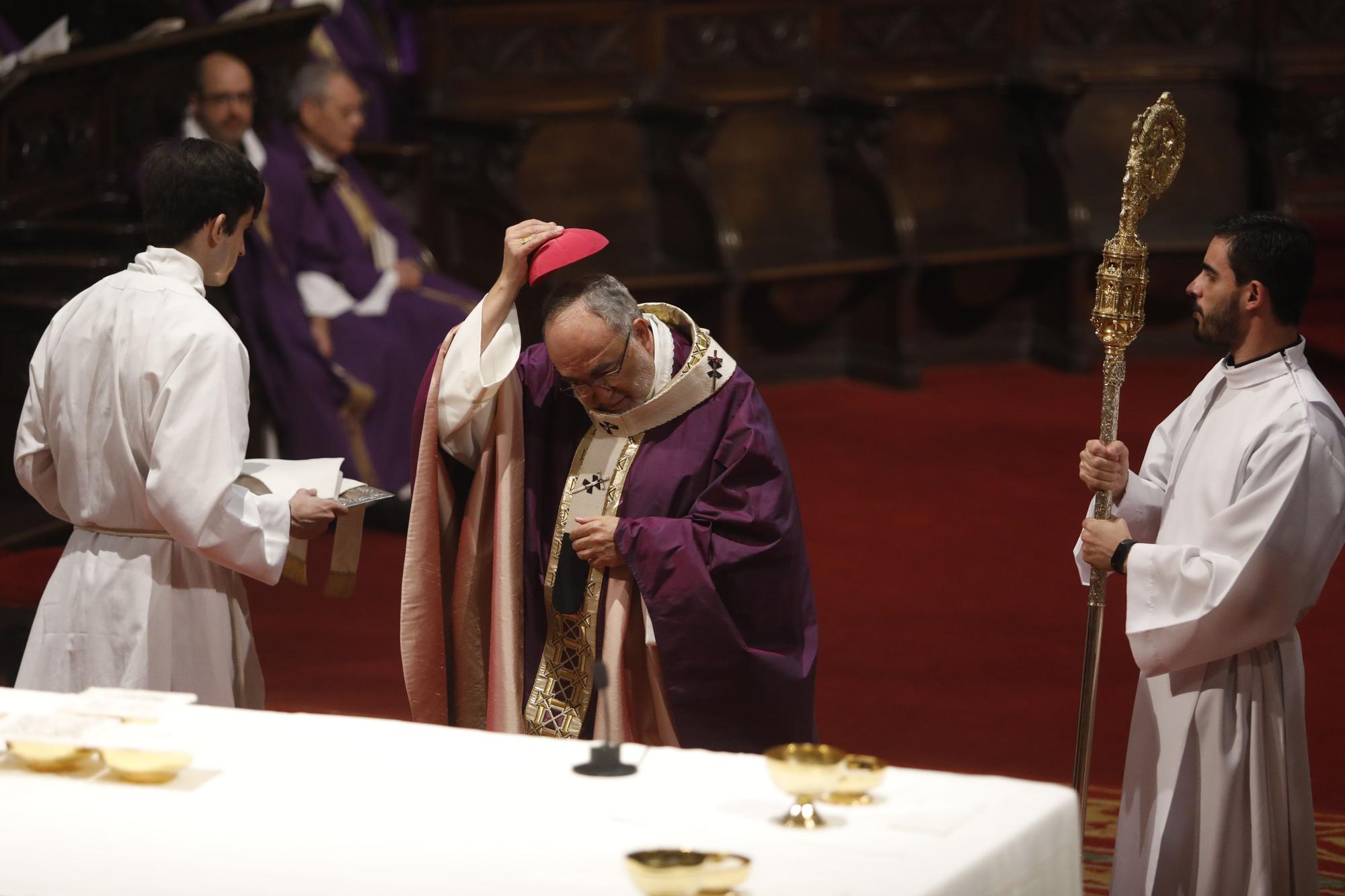 EN IMÁGENES: Asturias despide a Gabino Díaz Merchán en un multitudinario funeral en la Catedral de Oviedo