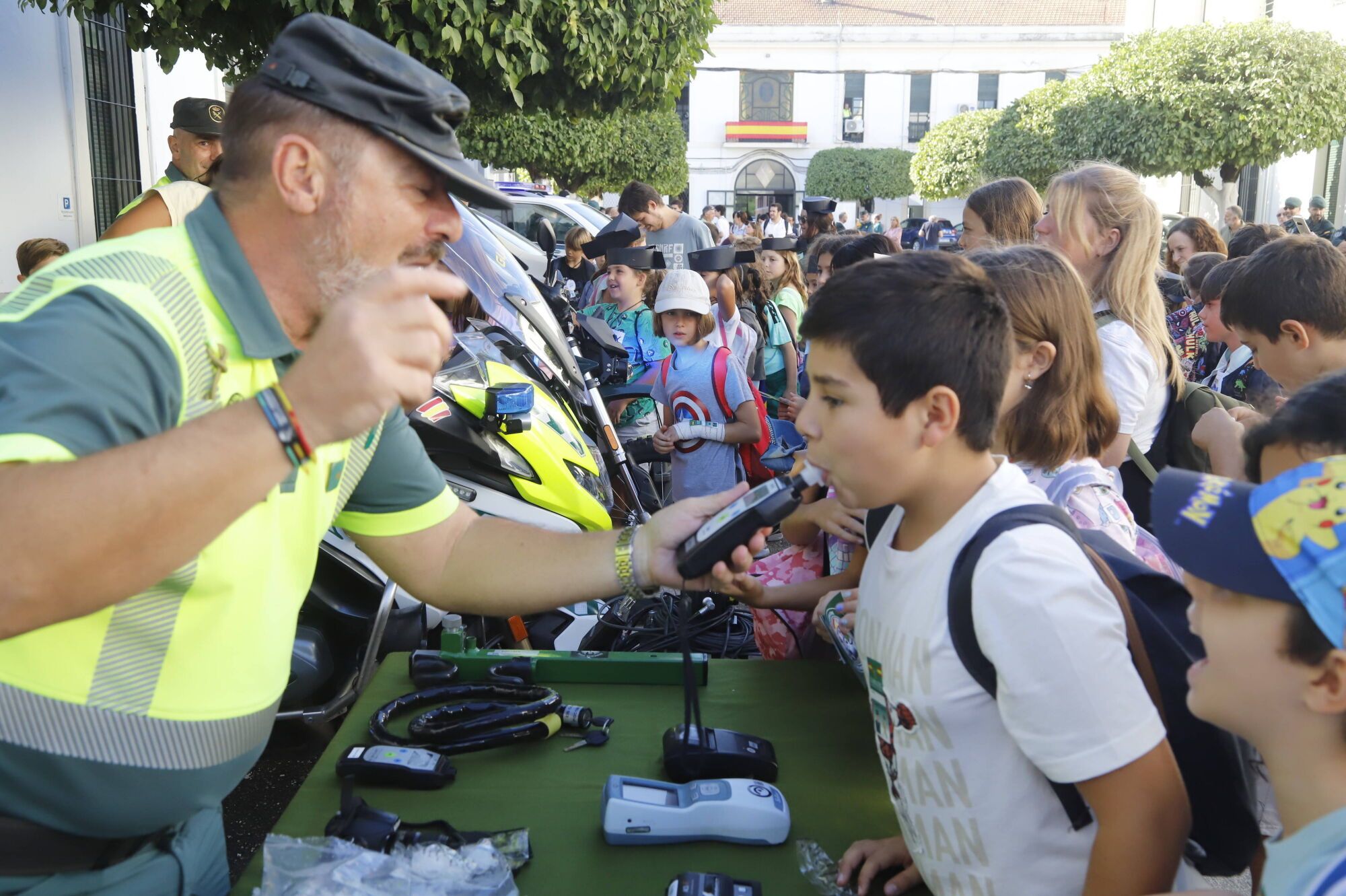 La Jornada de puertas abiertas de la Guardia Civil de Córdoba, en imágenes