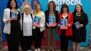 La abogada Carla Vall, la actriz Maria Molins, Montserrat Pineda, Secretaria de Feminismos , Tània Verge, consellera de Igualdad y Feminismos, Judith Colell, presidenta de la Acadèmia del Cinema Català y Laia Rosich Solé, directora general para la Erradicación de las Violencias Machistas.