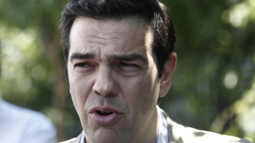Tsipras releva a los ministros contrarios al rescate