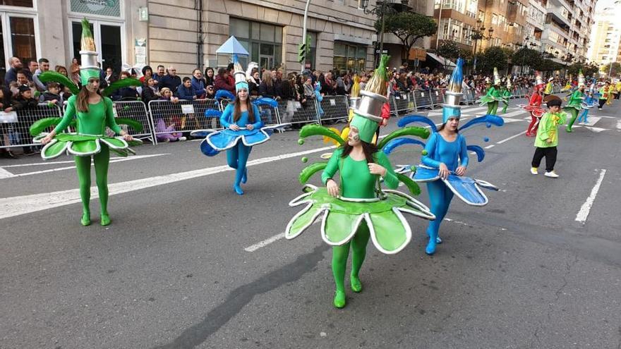 Vigo luce sus mejores disfraces en el desfile de comparsas