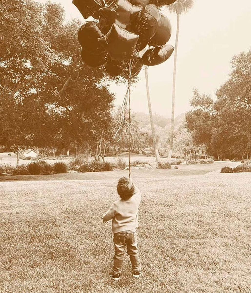 Archie en una fotografia por su segundo cumpleaños