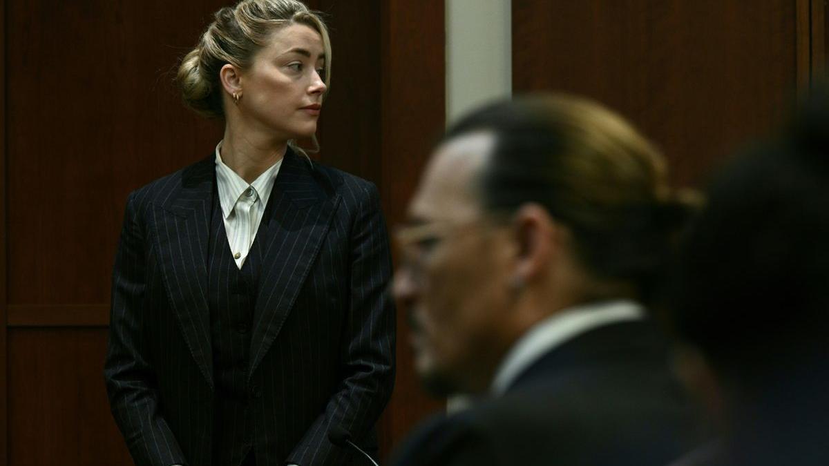 Amber Heard y Johnny Depp, en el juicio.