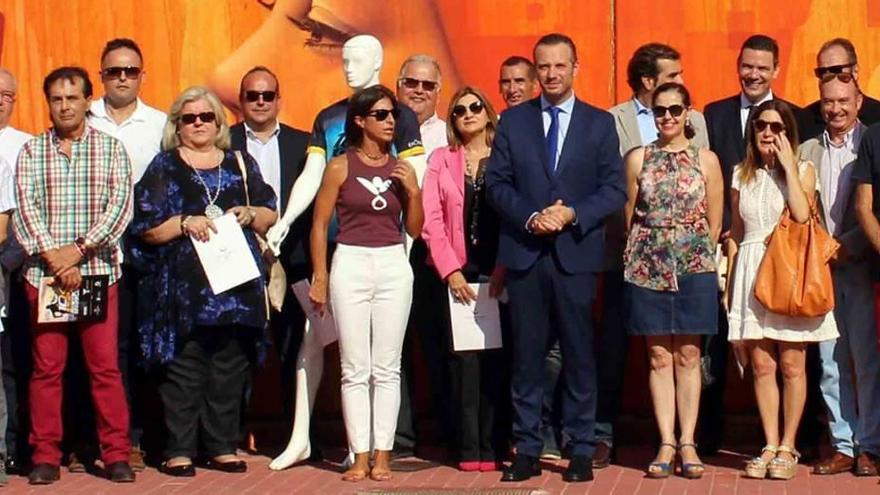 Imagen de la presentación ayer del trofeo.