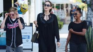 undefined44736973 angelina jolie and two of her children  shiloh and zahara  m180822170227