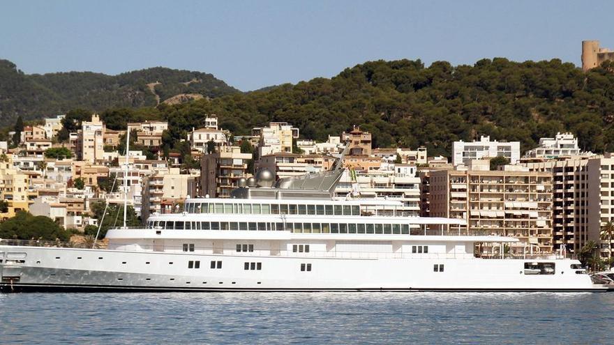 El megayate Rising Sun, de David Geffen, vuelve a navegar por Mallorca