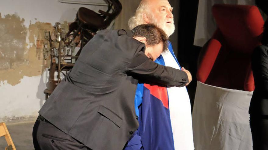 Un momento de la representación de «Bienvenido a casa». / Fotografía de valenciaplaza.com