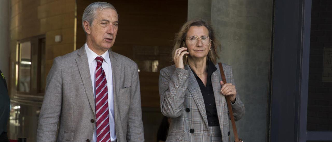 El letrado judicial y la magistrada del caso Sala, Manuel Cerdán y Francisca Bru.