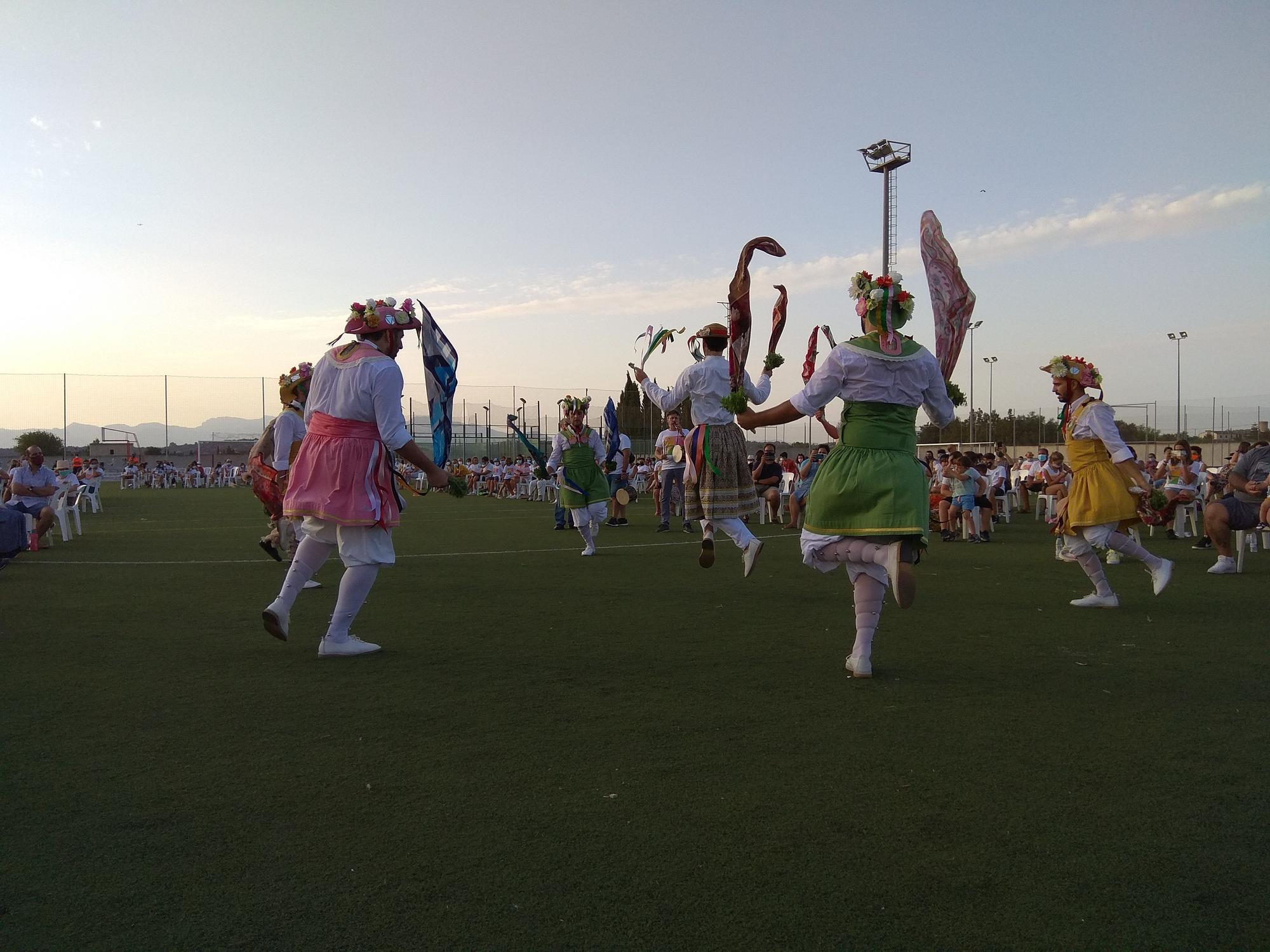 Los Cossiers danzan en es Revolt en la ‘revetla’ de Sant Bartomeu