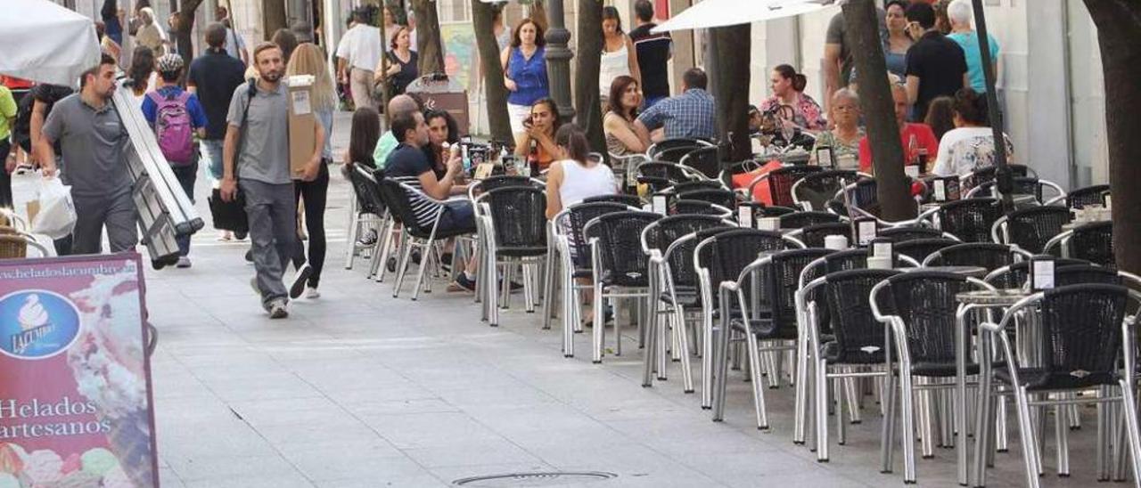 Una terraza ubicadas en la céntrica calle del Paseo. // Iñaki Osorio