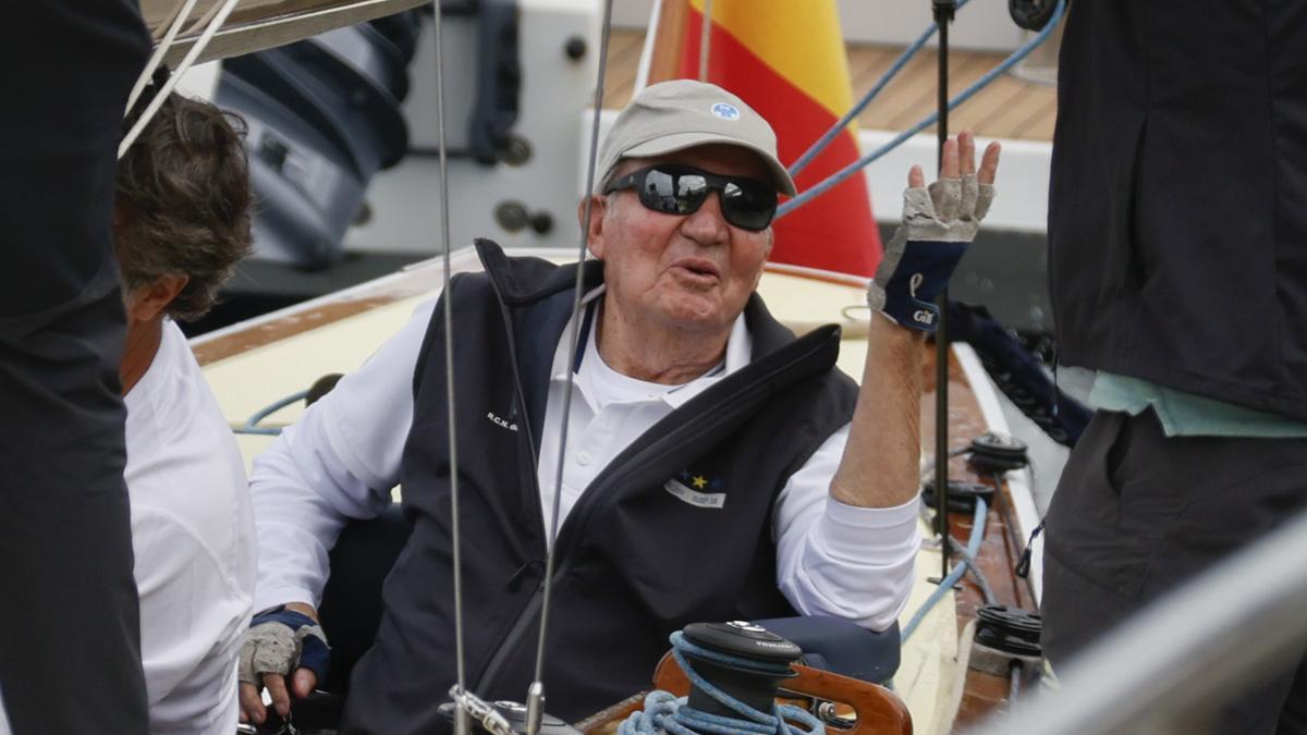 El rey Juan Carlos sale a navegar con el 'Bribón'
