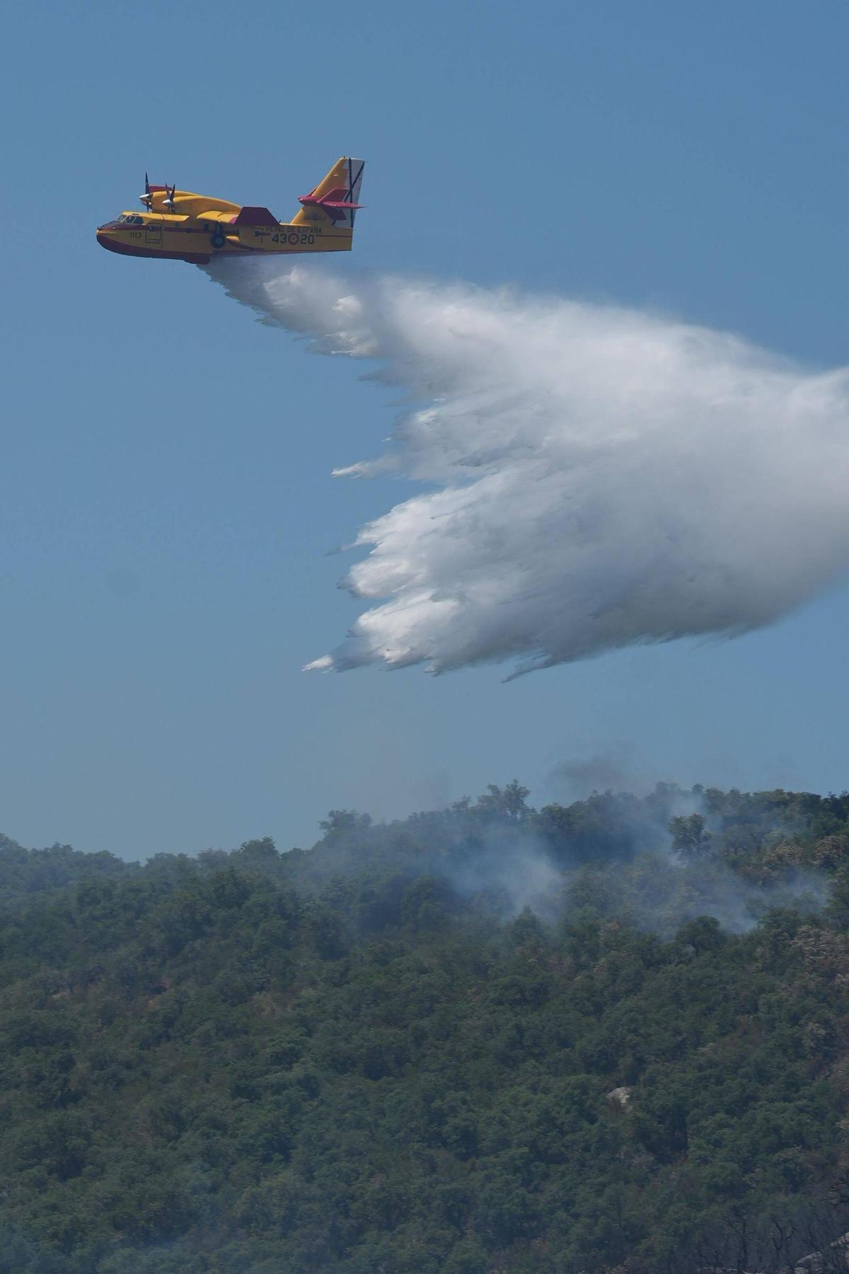 Galeria de fotos: l'incendi de les Gavarres calcina una casa a Calonge Galeria de fotos: l'incendi de les Gavarres calcina una casa a Calonge