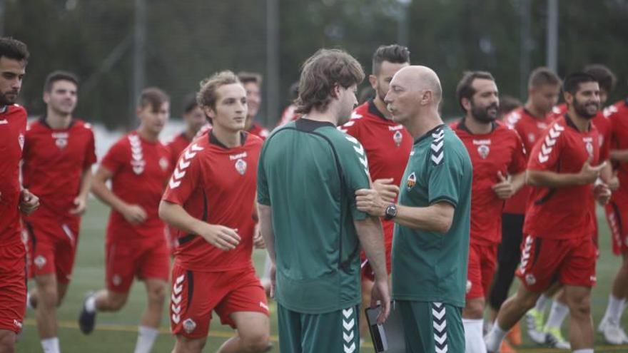 La &#039;era Frank Castelló&#039; arranca con un &#039;casting&#039; de 22 futbolistas