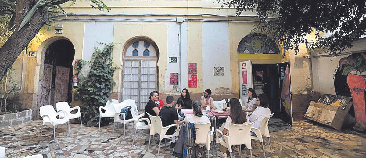 Encuentro en el interior de la Casa Invisible.