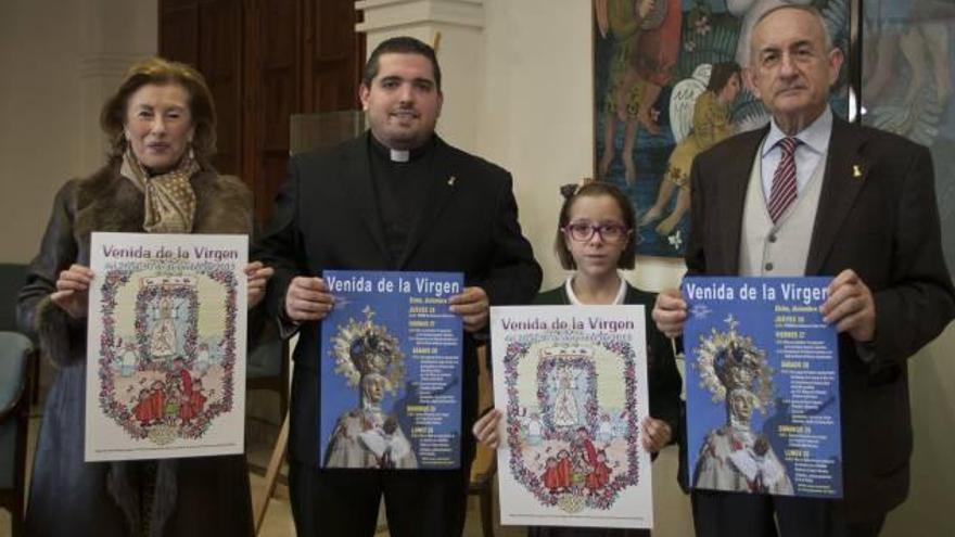 Ana Pastor, Miguel Ángel Marcos, María Dolores Marín y José Antonio Román con los carteles.