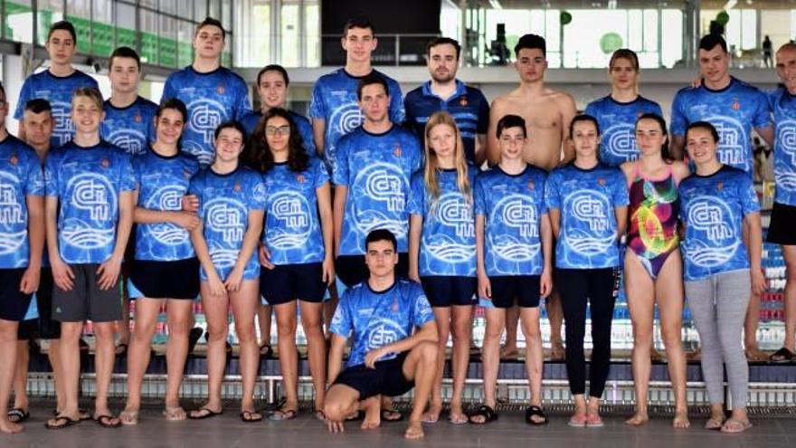 Equipo del Natación Morvedre que compitió en Castelló.