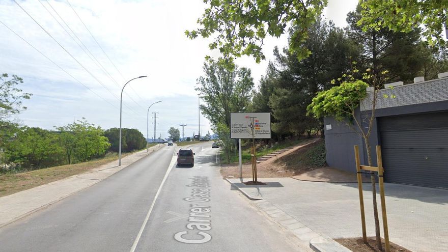 Un ferit en un xoc entre dos cotxes al carrer Àlvar Aalto de Manresa