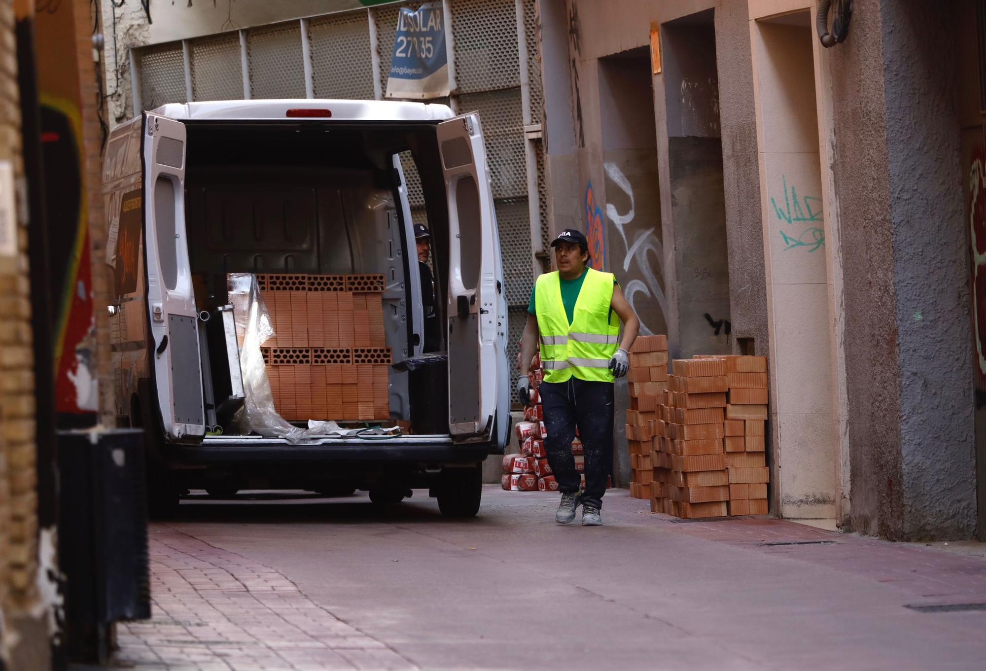 Así ha sido el desalojo de una vivienda en la calle de Don Teobaldo en Zaragoza