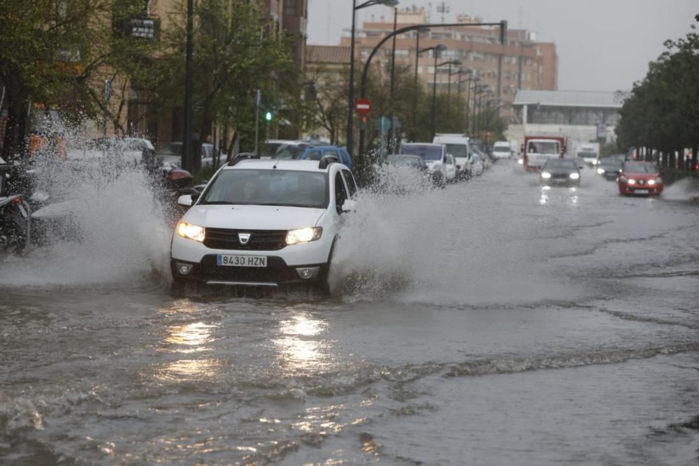 València, colapsada por la tromba de agua