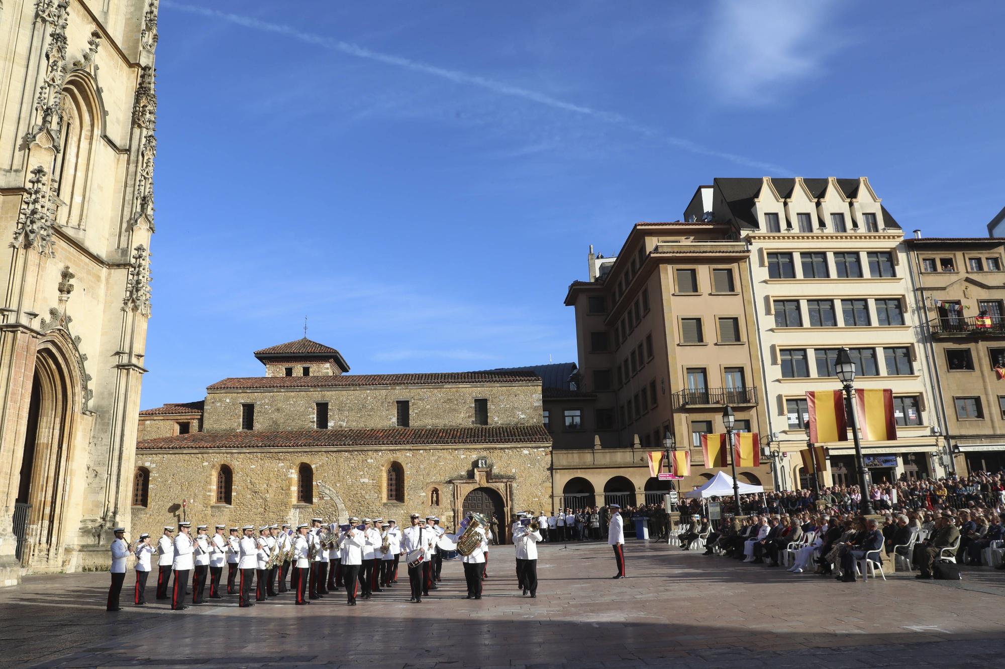 Pasacalles militares por Oviedo