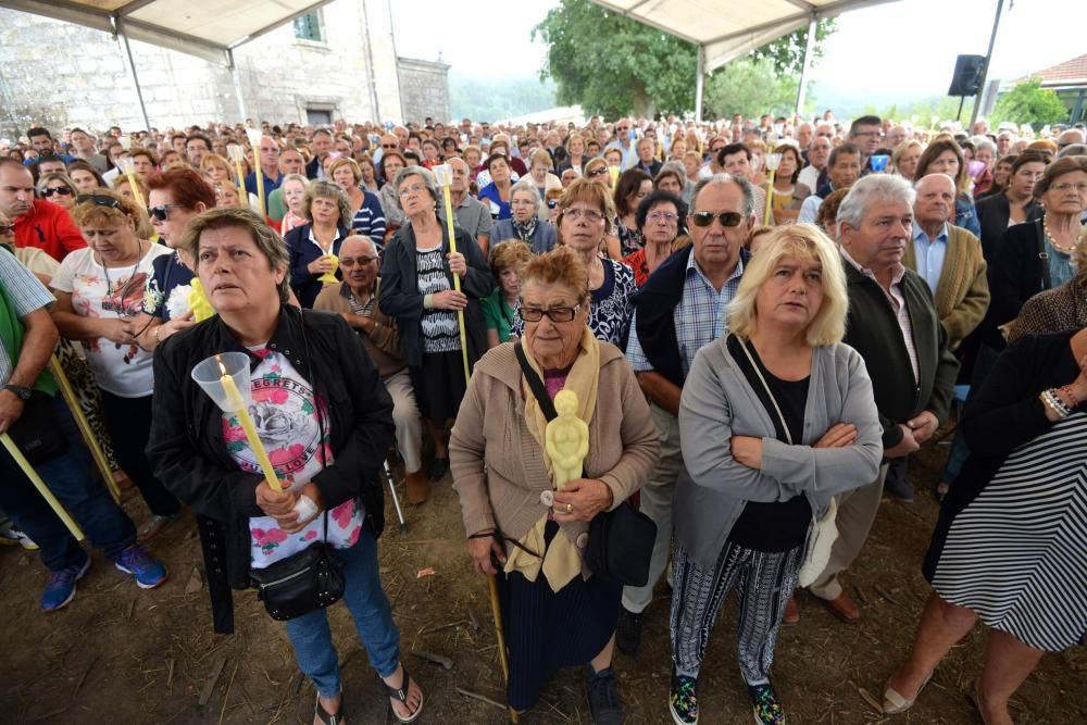 La tradicional romería celebra su día grande con la procesión de la Virgen