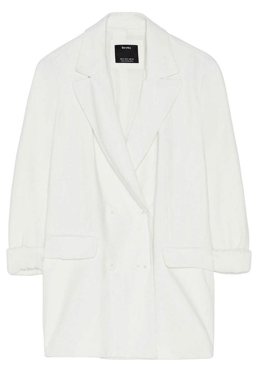 Blazer cruzado de Bershka (precio: 17,99 euros)