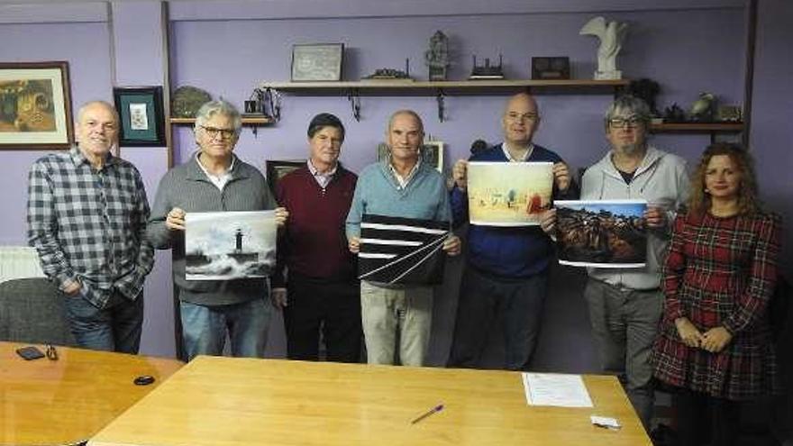 Miembros del jurado, tras la deliberación del certamen &quot;La Mina y la Mar&quot;.