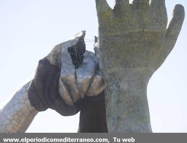 Galería de fotos: Cae la estatua de Ripolles