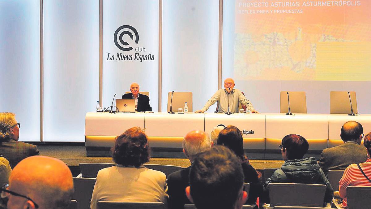 Benjamín Méndez, a la izquierda, y Víctor García Oviedo, durante la sesión de apertura de las jornadas.