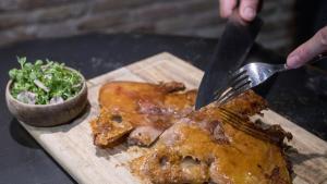 Dos Pebrots: La cuina històrica que torna a tenir gana