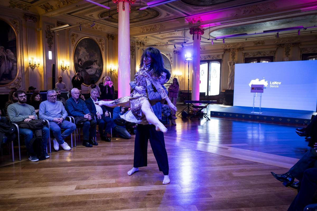 El acto de presentación ha contado con la actuación de la compañía de danza LaMov.