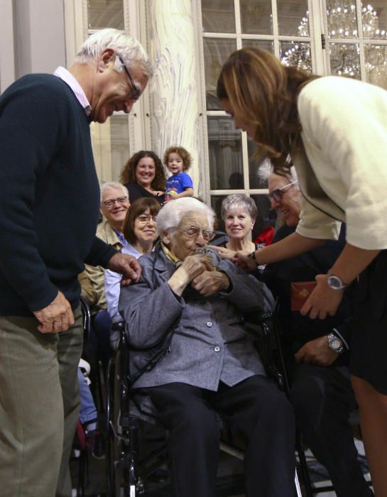 Homenaje a los 25 vecinos centenarios de Valencia