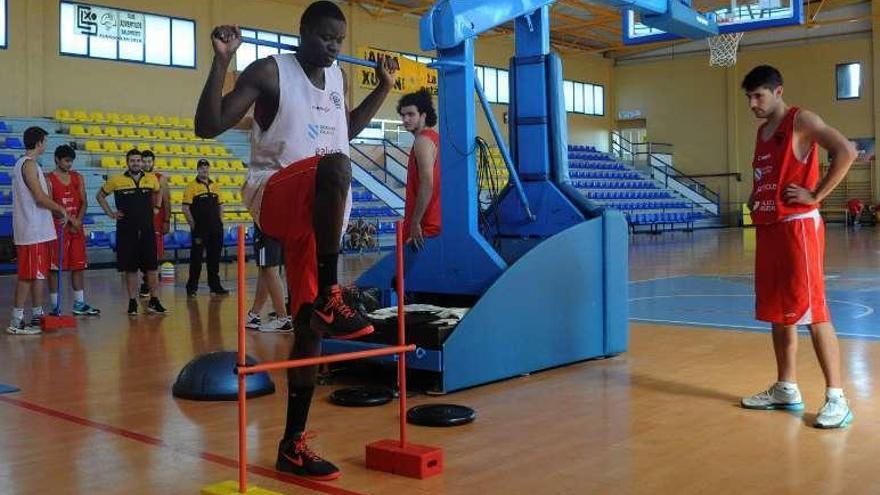 El Xuven recibe en O Pombal al Club Ourense Baloncesto. // I.Abella