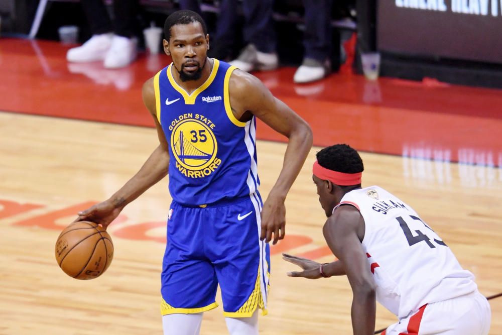 Kevin Durant, baloncestista, 63'9 millones de dólares