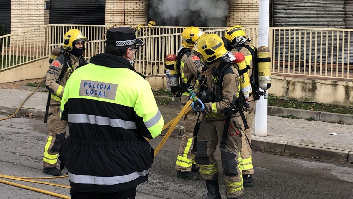 Incendi en un pis del carrer Bonavista de Sabadell provocat per una estufa elèctrica Incendi en un pis del carrer Bonavista de Sabadell provocat per una estufa elèctrica