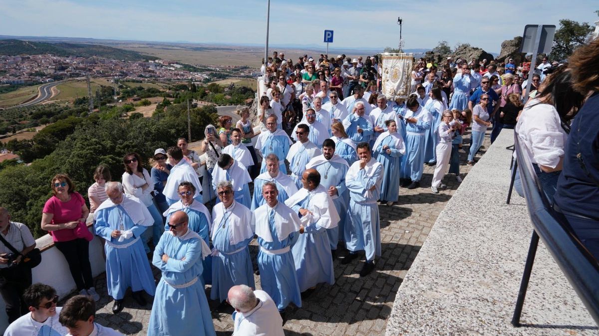 VÍDEO | Honores a la patrona de Cáceres: "¡Viva la Virgen de la Montaña!"