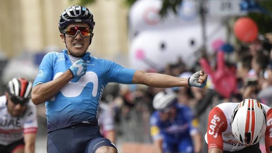 Carapaz guanya  la quarta etapa  del Giro i Roglic continua de líder